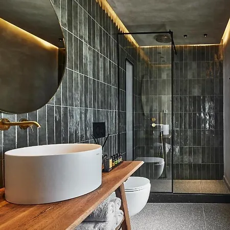 Damigos Caldera World