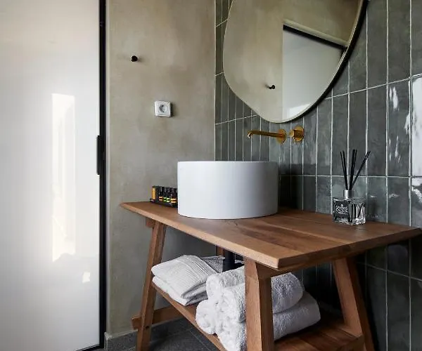 Konukevi Damigos Caldera World